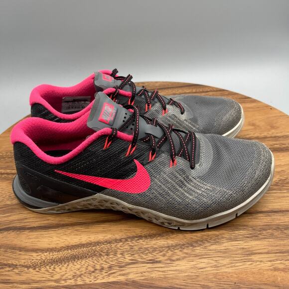 Nike Metcon 3 Shoes Womens 9 Gray Solar Red Pink Training Gym Comfort Workout - Picture 1 of 8